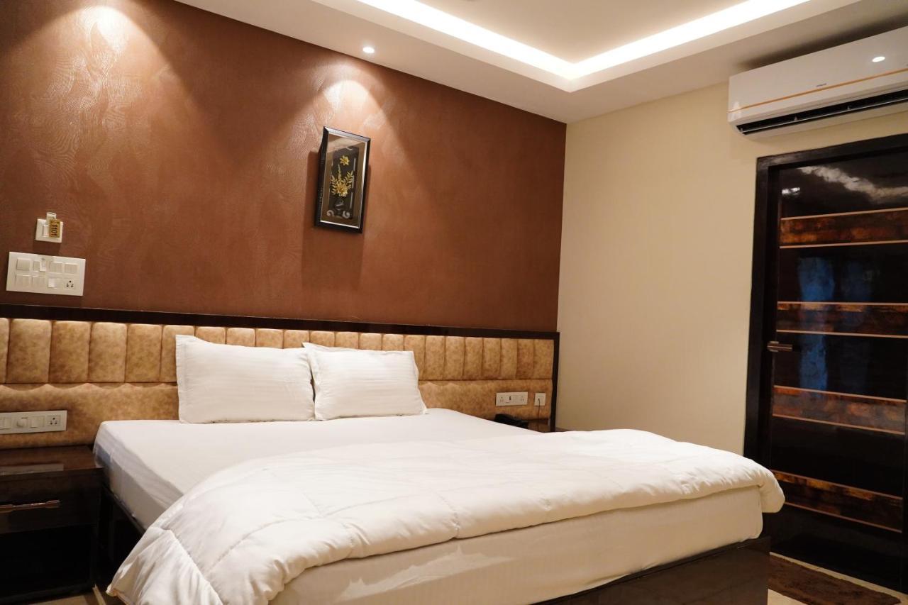 L. R Residency Hotel Канчипурам Екстериор снимка