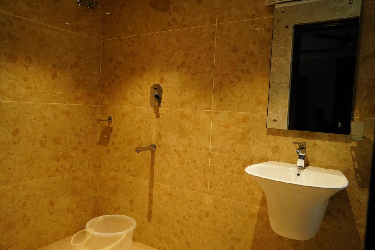 L. R Residency Hotel Канчипурам Екстериор снимка